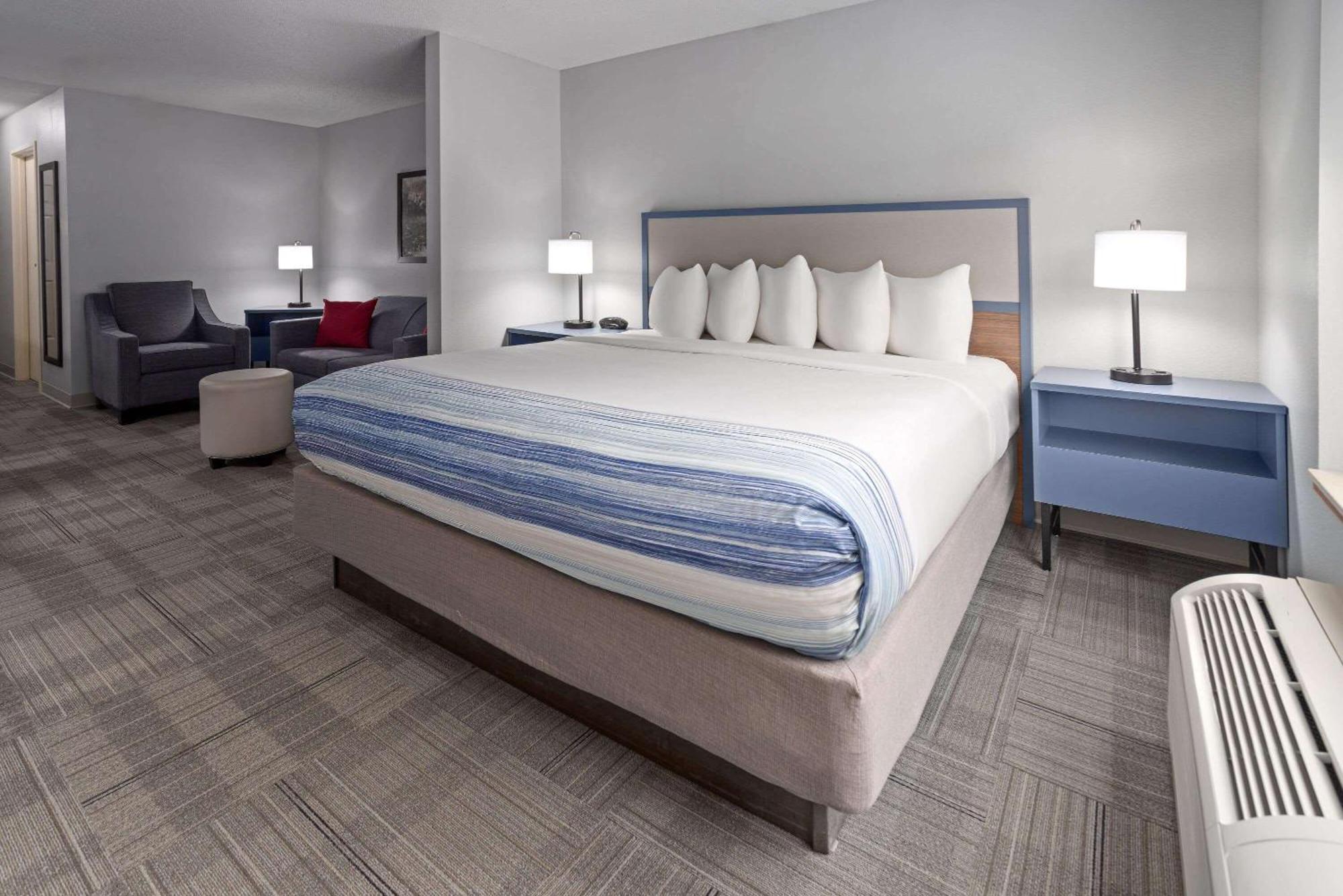 Americinn By Wyndham Iron Mountain Bagian luar foto