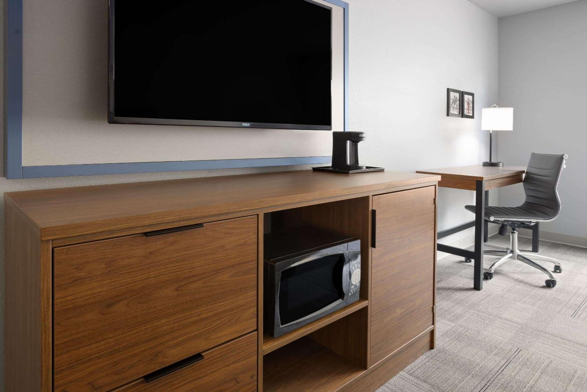 Americinn By Wyndham Iron Mountain Bagian luar foto