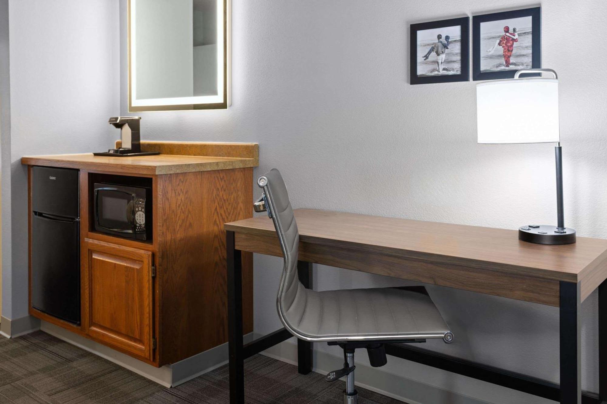 Americinn By Wyndham Iron Mountain Bagian luar foto