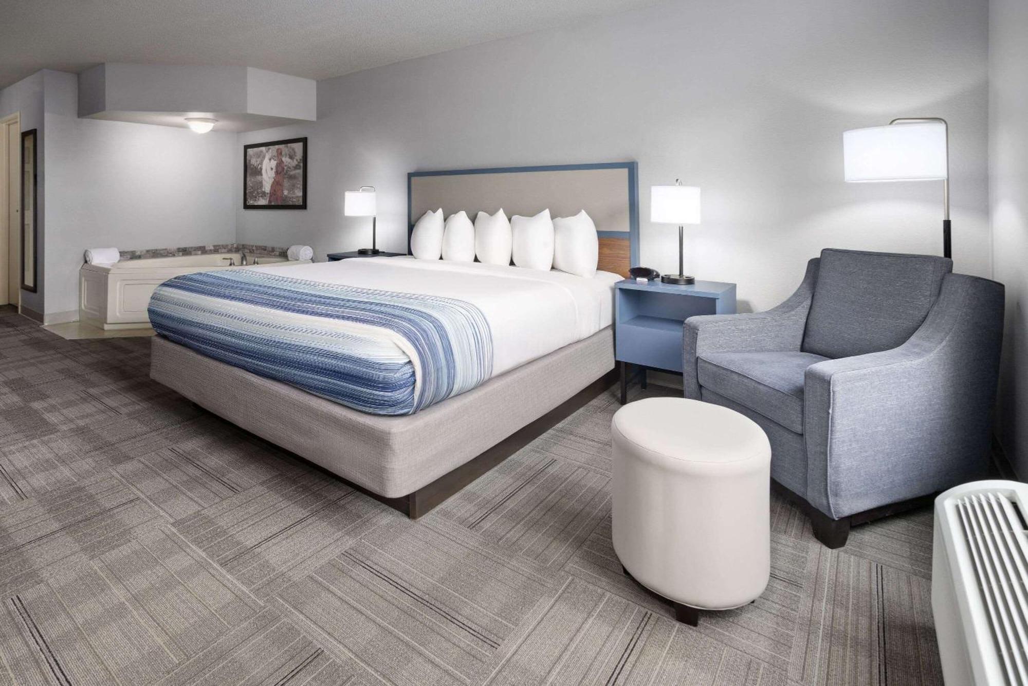Americinn By Wyndham Iron Mountain Bagian luar foto