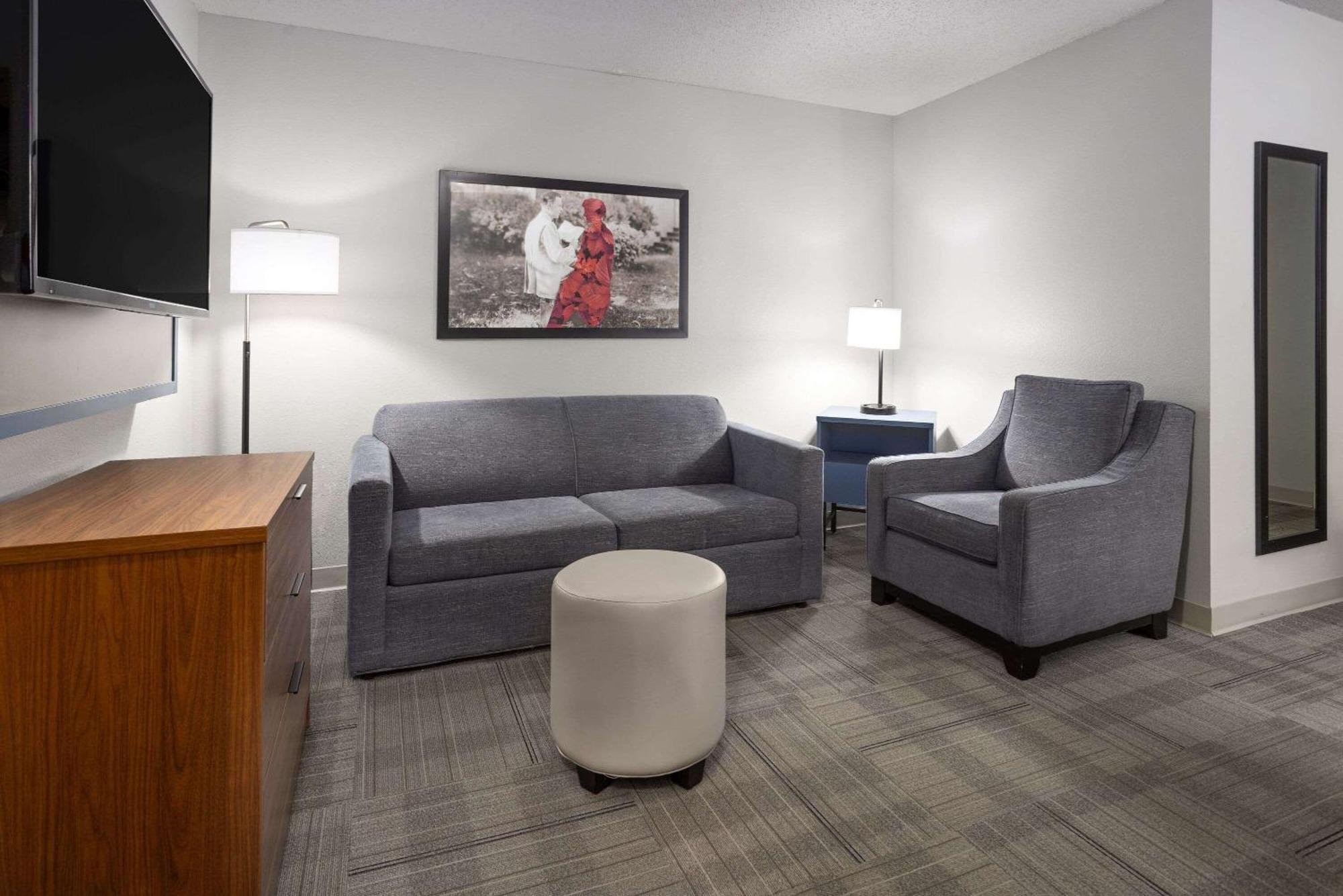 Americinn By Wyndham Iron Mountain Bagian luar foto