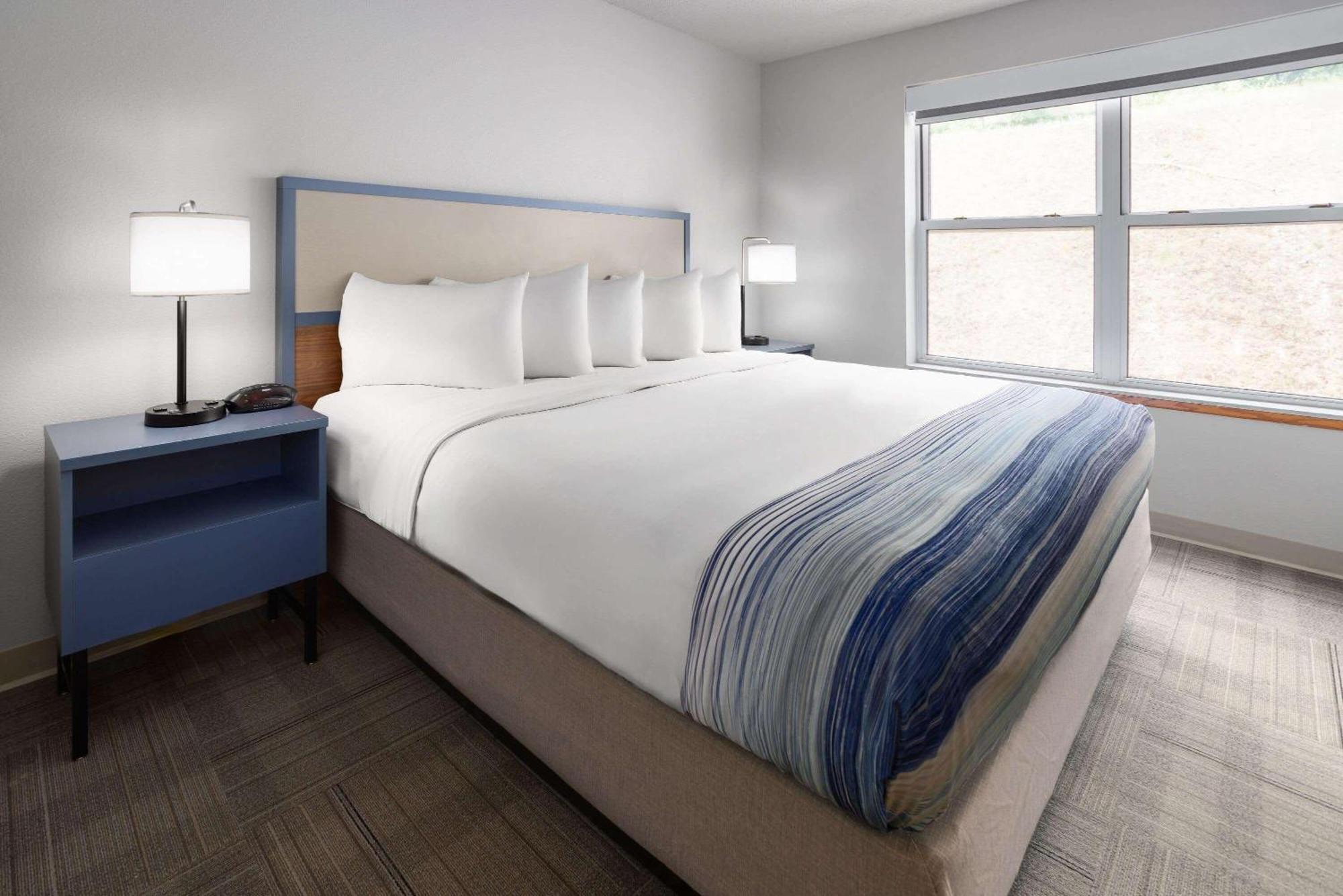 Americinn By Wyndham Iron Mountain Bagian luar foto