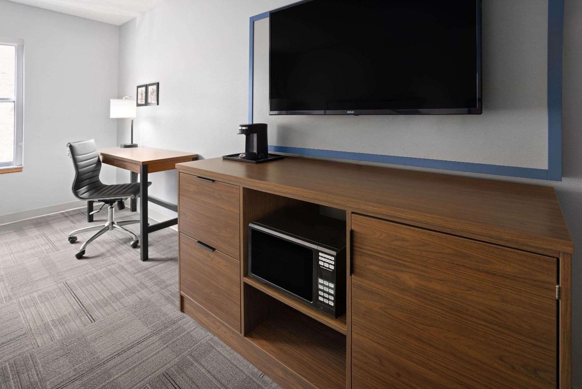 Americinn By Wyndham Iron Mountain Bagian luar foto