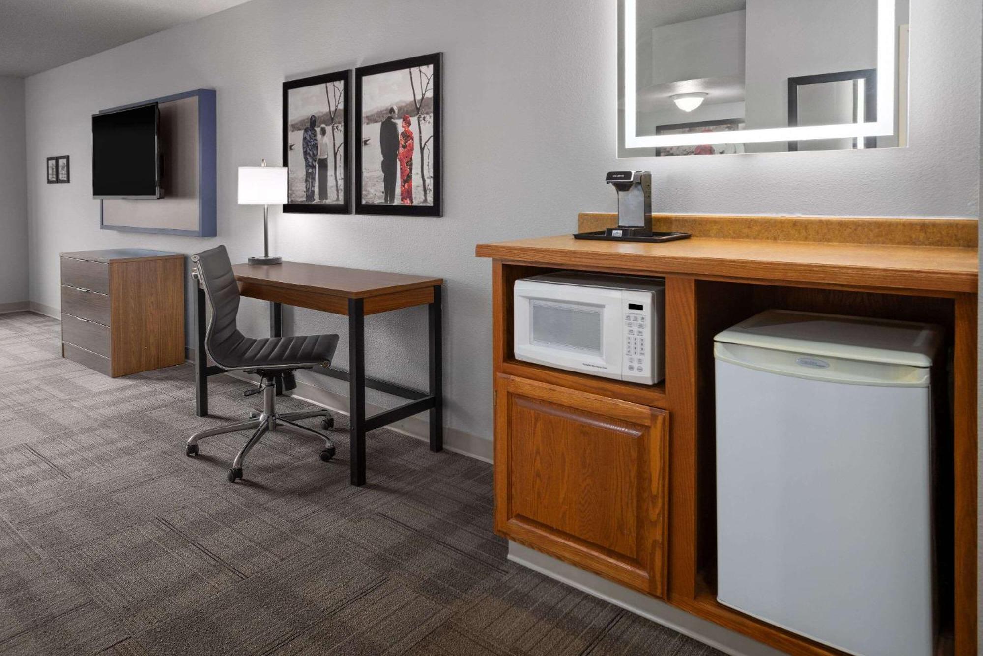 Americinn By Wyndham Iron Mountain Bagian luar foto