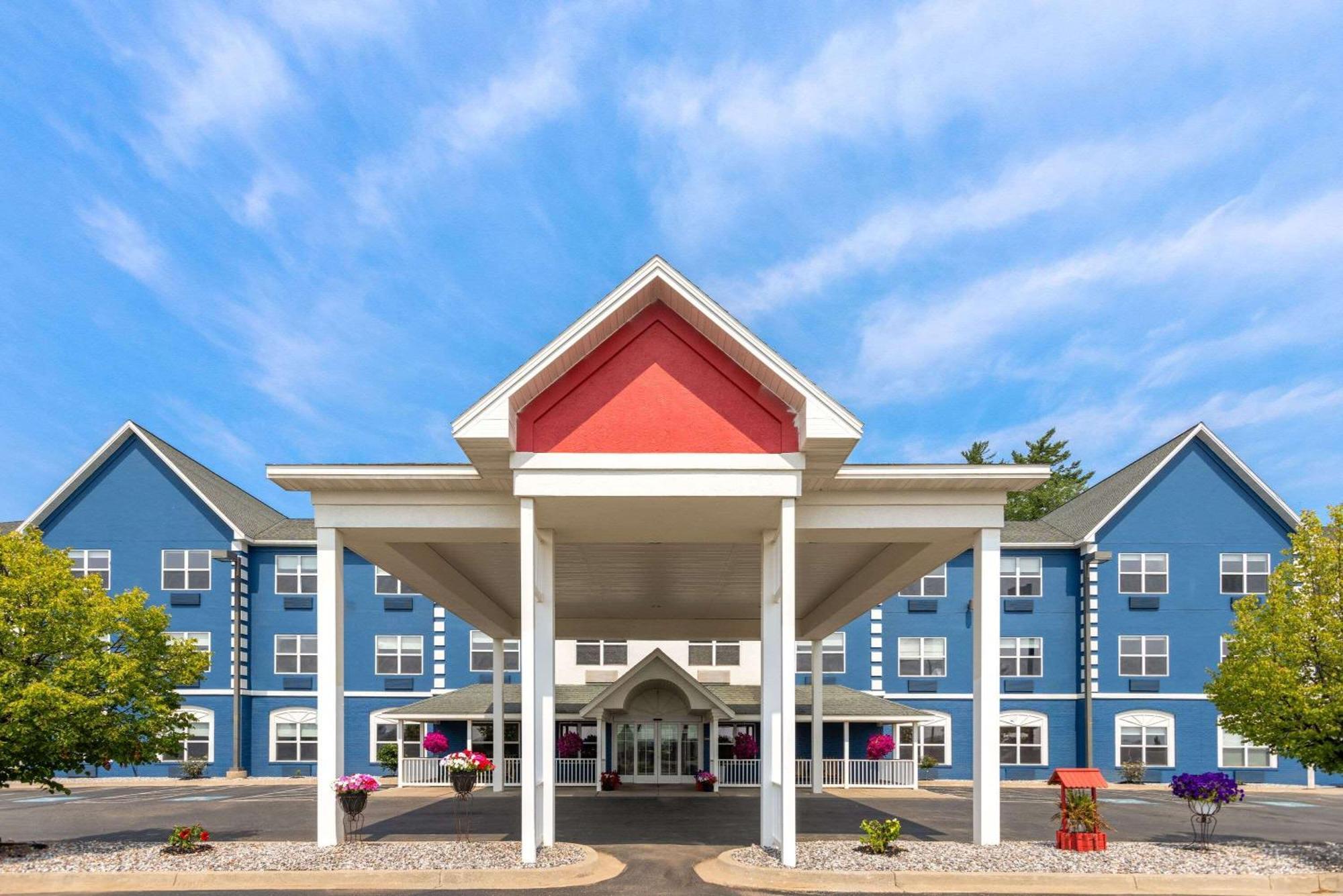 Americinn By Wyndham Iron Mountain Bagian luar foto