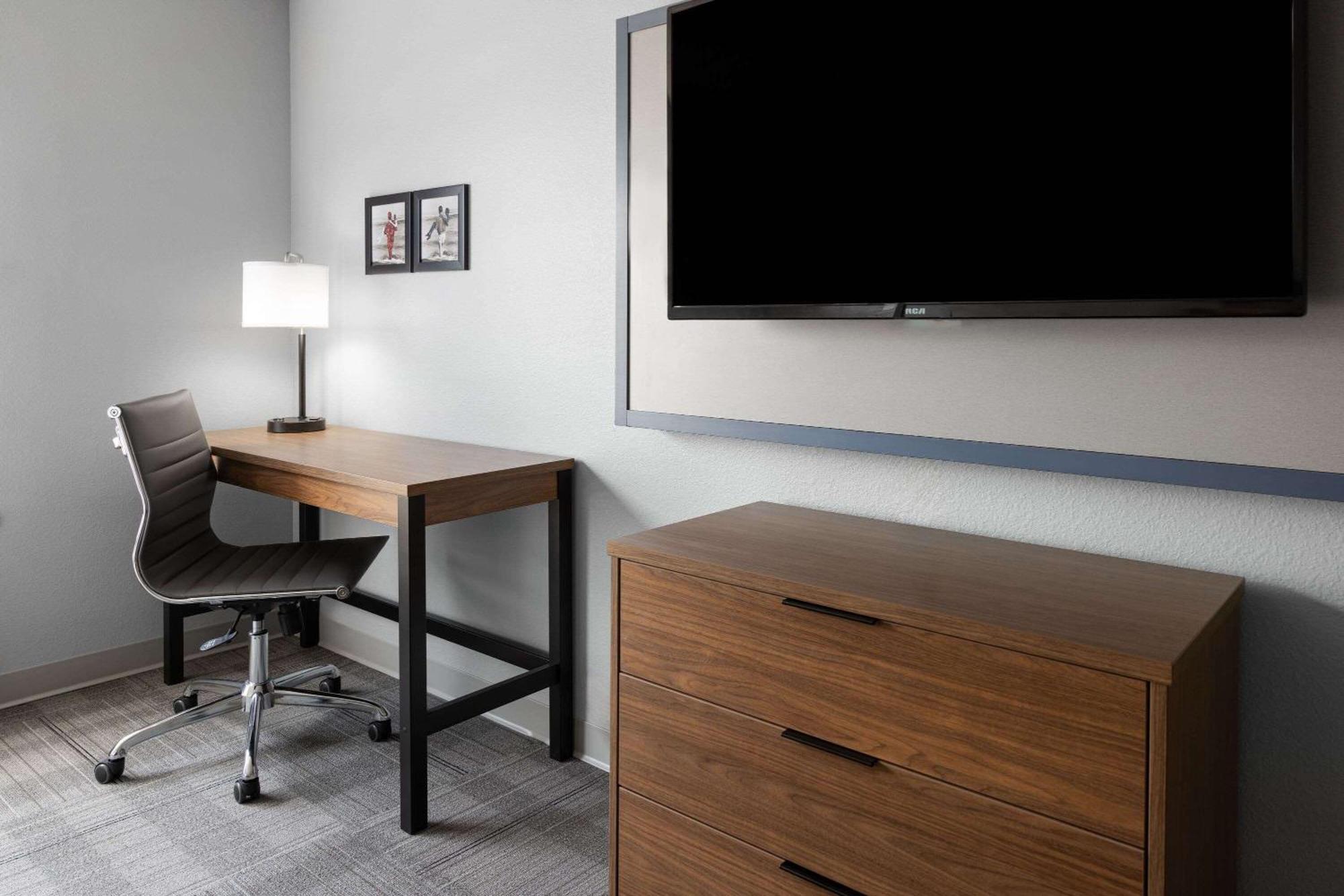 Americinn By Wyndham Iron Mountain Bagian luar foto