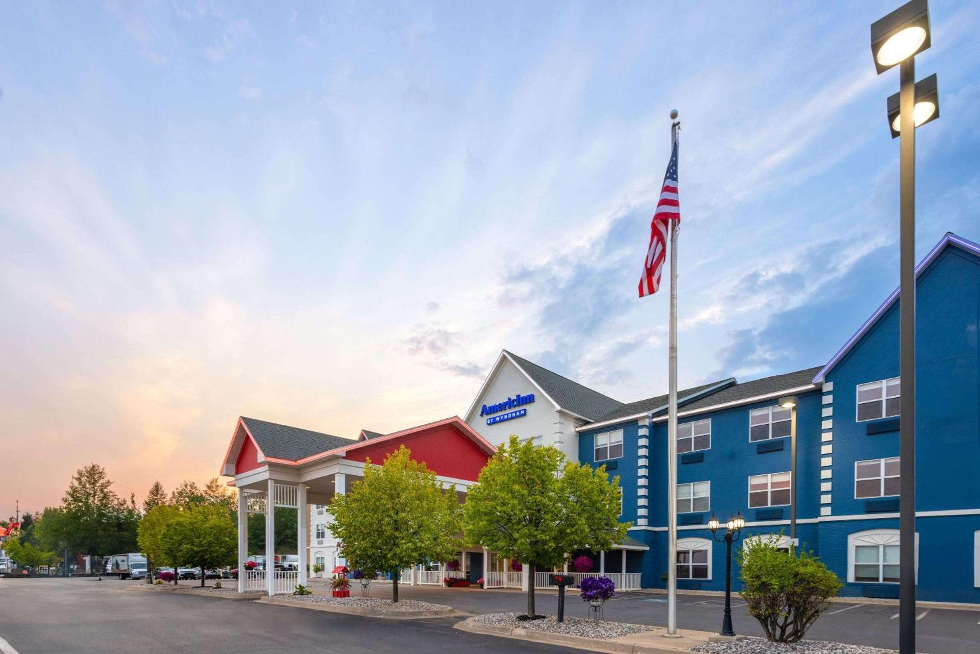 Americinn By Wyndham Iron Mountain Bagian luar foto