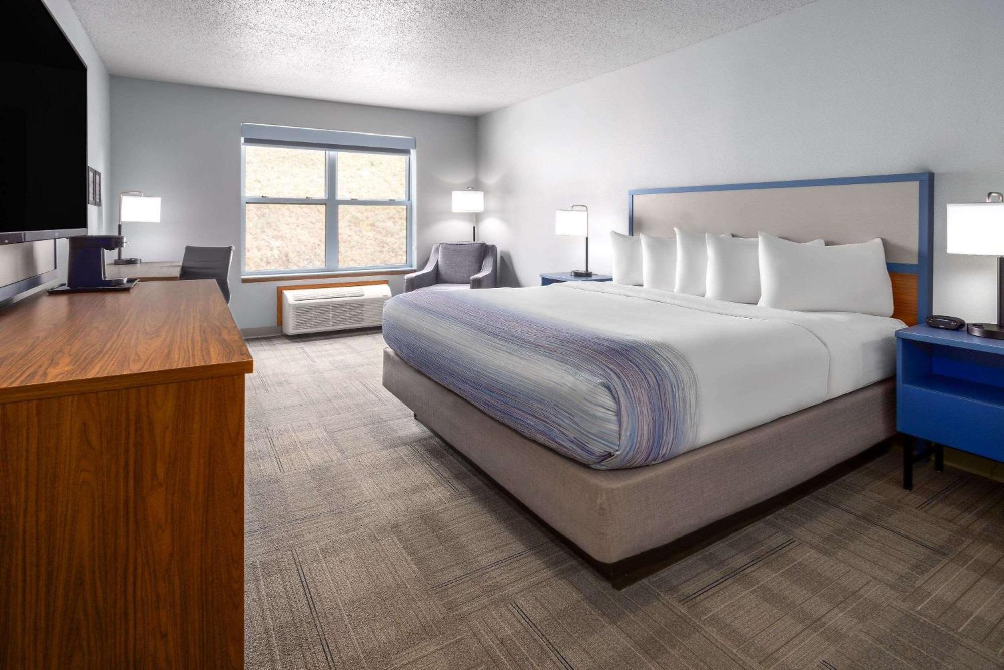 Americinn By Wyndham Iron Mountain Bagian luar foto