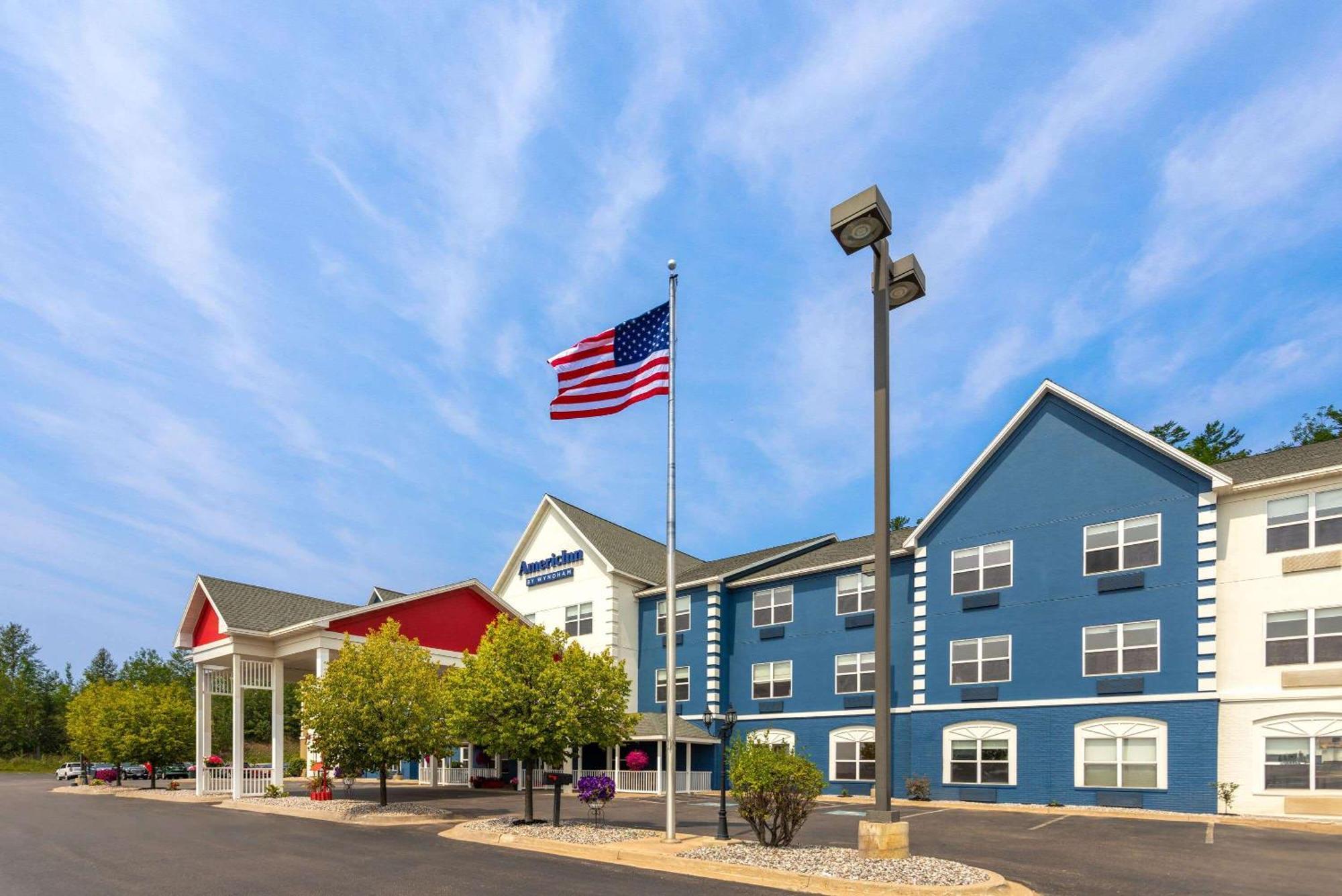 Americinn By Wyndham Iron Mountain Bagian luar foto